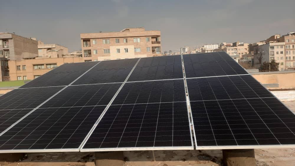 نصب پنل هاے خورشیدے در مجتمع به مثابه سرمایه‌گذارے آموزشی، زیست‌محیطی و اجتماعی