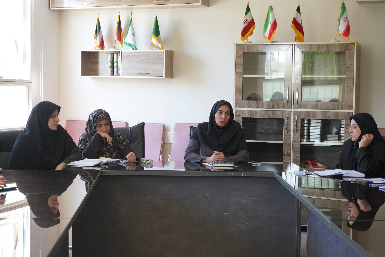 جلسه پروژه مهر مجتمع تطبیقی و بین‌المللی دختران تهران با حضور کادر اجرایی مدرسه برگزار شد.